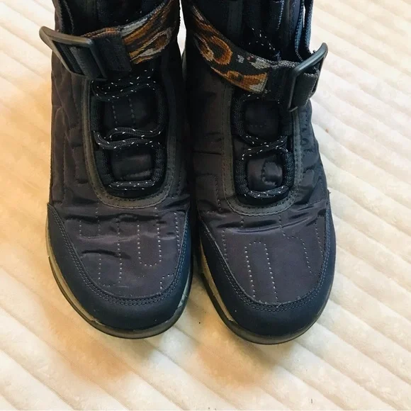 Chaco Borealis Quilt Waterproof Boots Navy Blue Quilted Insulated Winter Boot 6 - Picture 2 of 9